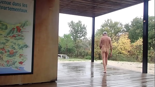 Download Video - exhib et travail des tetons sous la pluie