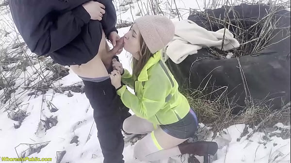 my horny girlfriend gets deep fucked in public