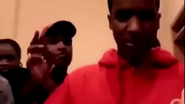 Vasco essaye de se retirer de la bite de lorik