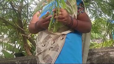 Indian housewife hot fuck in Forest homemade