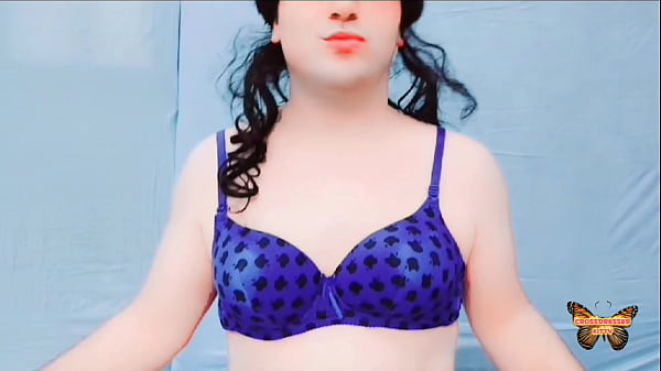 Download Video - Shaved cute ladyboy pussy delicious and clean shemale