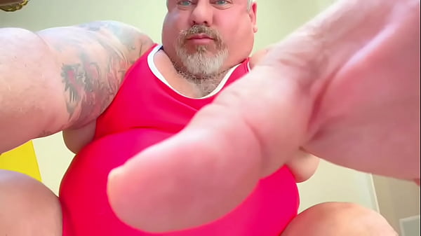 Download Video - Giant grandpa wrestling coach shoots a big load and shows his gorgeous asshole up close