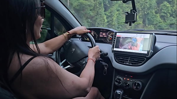 Brazilianhot - Dirigindo assistindo filme porno