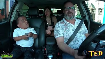 Download Video - O an&atilde;o da pra&ccedil;a &eacute; nossa entra na carona e n&atilde;o resiste a bunda da Pamela Pantera - Zezinho Teves
