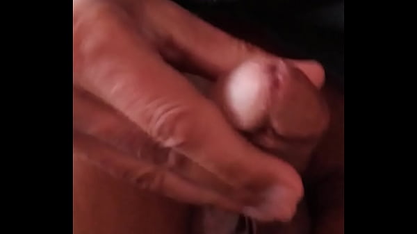 Download Video - tout excit&eacute; je m'astique le manche et fini avec une bonne ejac