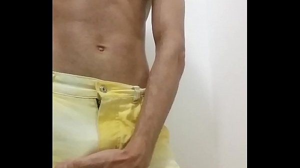 Download Video - Pau duro no short