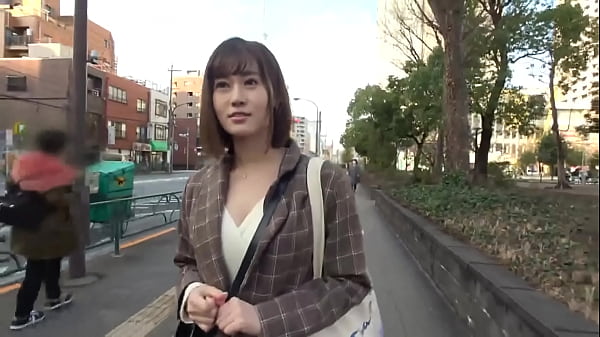 Satomi, a new swimming instructor, is a hidden slut who puts her big G breasts on something and exposes them! ! Part1