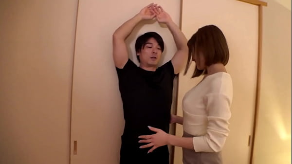Satomi, a new swimming instructor, is a hidden slut who puts her big G breasts on something and exposes them! ! Part1