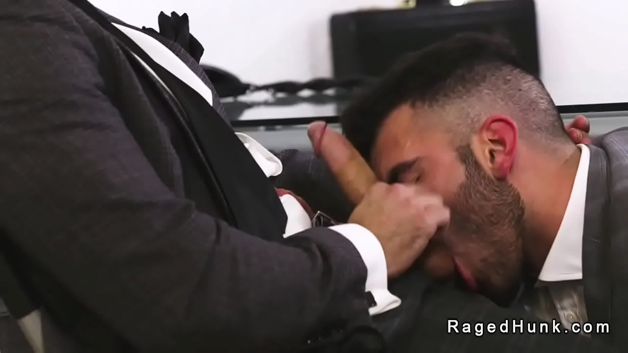 Agente inmobiliario de culo peludo es follado analmente para un trabajo
                    anal cumshot cum sucking blowjob handjob guys bigcock analsex jerking bigdick gay muscle stud bareback male hunk gaysex ragingstallion ragedhunk muchos negros