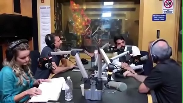 gloria alvarez strapon dando azurdos