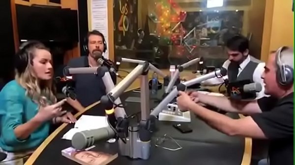 gloria alvarez strapon dando azurdos