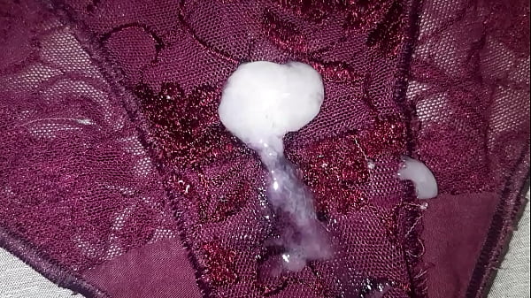 Me masturbé con el calzón usado guindo de encaj...