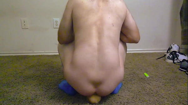 Twerking before a stuff my booty