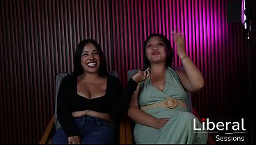 DOS CHICAS SUPER PUTONAS FOLLAN CON TRES HOMBRES