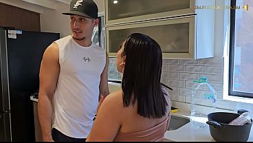 Download Video - suegra bbw se folla al novio de su hijastra a escondidas de ella - EmilyFox & Millan Rodriguez