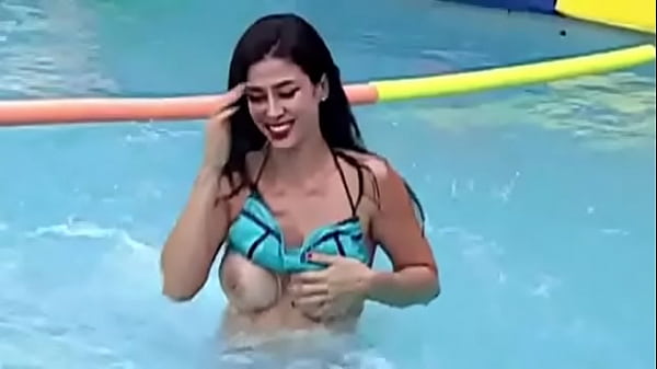 Download Video - &lbrack;HD&rsqb; Claudia Ramirez muestra mas de la cuenta en VERANO EXTREMO &lbrack;Low&comma; 360p&rsqb;