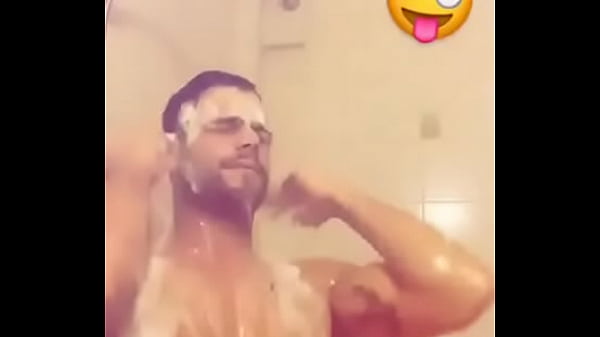 Download Video - Lucas Velasco en la ducha