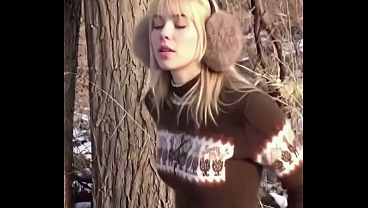 Rubia enfriando la cola y mas