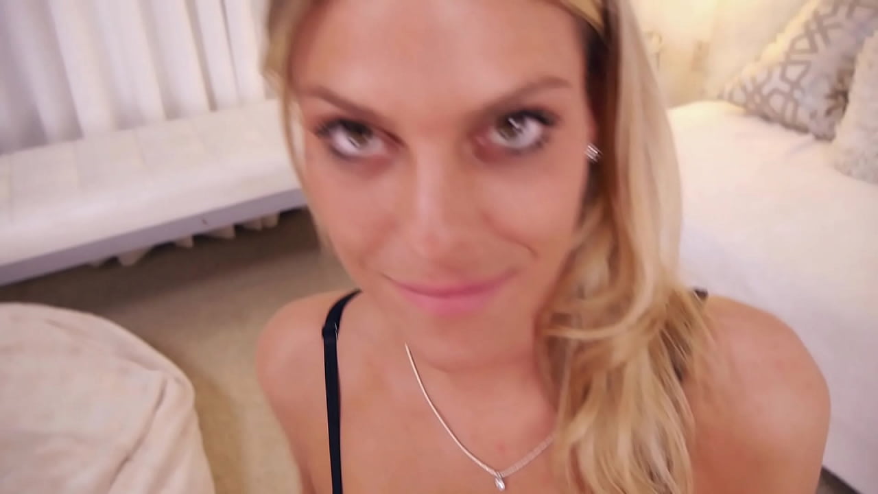 ¡STEVIE SMITH acaricia una enorme polla y traga una carga de semen!
                    blonde handjob cute cum swallowing big cock small tits natural tits white girl pretty face muchos negros