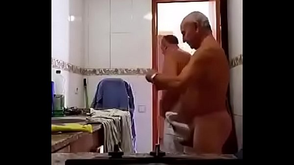 Download Video - Coroa socando no cu do macho