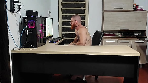 Bastidores da grava&ccedil;&atilde;o da novinha Angel Ferraz fodendo com 3 machos e depois da DP ganhando muito leite na cara