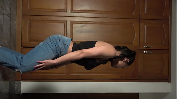 I deflowered my stepsister's ass with a plug, it hurt but she enjoyed it and ended with a great orgasm
