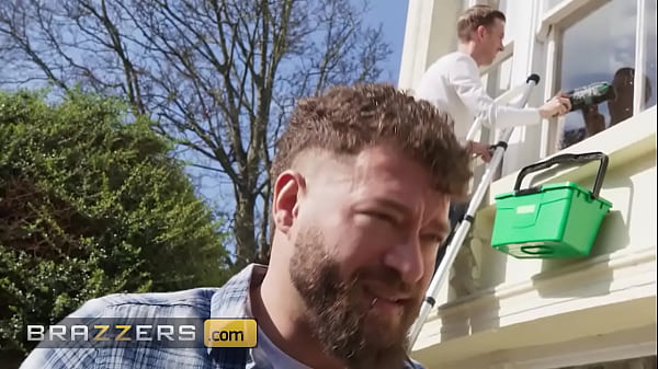BRAZZERS - Sexy Homeowner Kayla Wild Trades Her Cash Tip For A Double Dicking From Window Washers