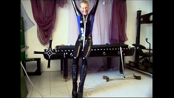 Download Video - Sexy chick loves to be t&period;