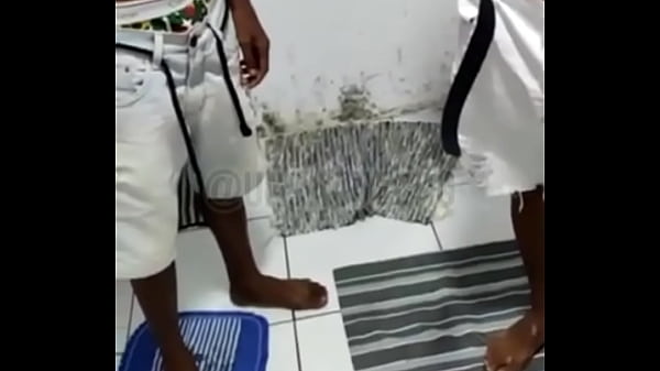 Download Video - Ganhei presente dos meus novinhos mas o que eu queria mesmo era ver um comendo o cuzinho do outro e eu CONSEGUI &excl;&excl;&excl; COMPLETO NO RED