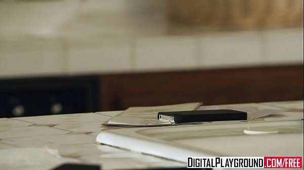 Hot blonde (Kayden Kross) fucks the pizza boy - Digital Playground