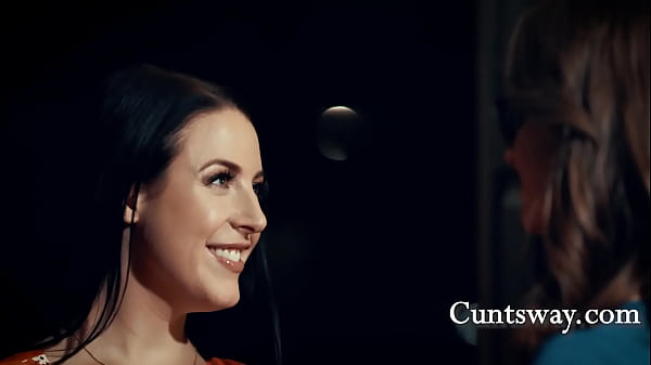Untreue Frauen Ficken Mit Einer Ungezügelten Lesbischen Leidenschaft - Angela White, Jay Taylor