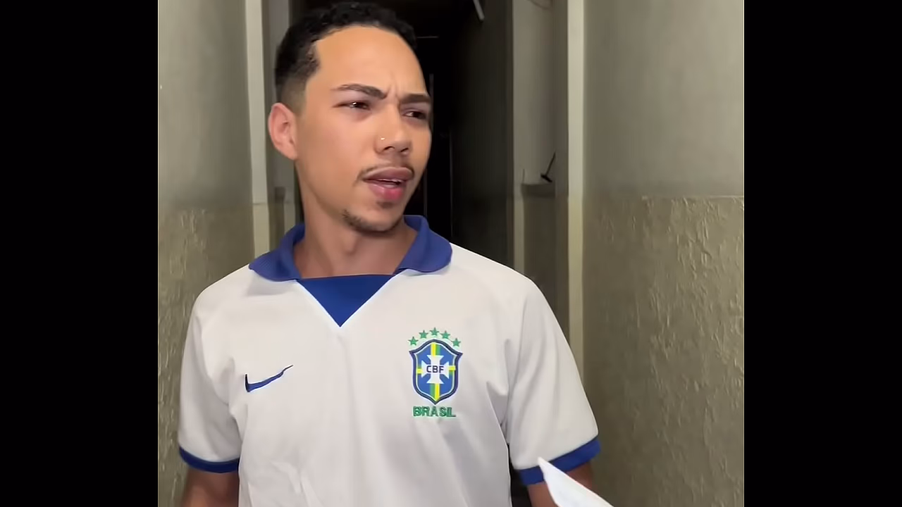 passivo afeminado da bunda grande seduz entregadores cafu&ccedil_u pra tomar leitada