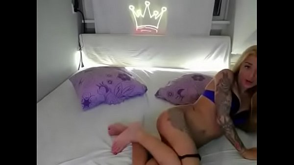 Sletje fingert achter de cam