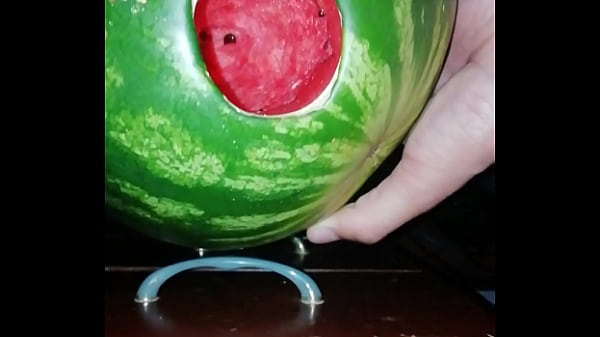 Je Mets Le Coq Dans Une Délicieuse Pastèque