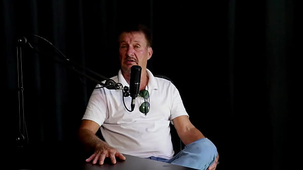 He got into porn at his daughter's invitation, he was a farmer, he always admired his daughter Andressa Urach, and about the controversies... - Carlos Urach (WATCH ON: SHEER/RED)