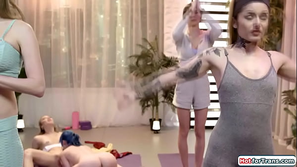 Ts yoga teacher Emma Rose fucks student