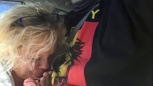 Amateur Smarien75 giving Shellyseth head