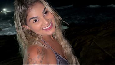 Download Video - Encontrei a esposa do meu vizinho na praia de guaratiba levei ela pra casa enchi de leite e gravei pro marido ver