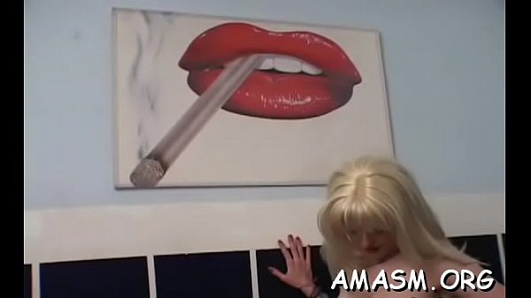 Pungent hottie attacks chopper with mouth