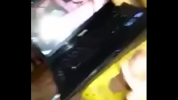 Me masturbo mirando porno