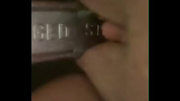 Un Homme Trans Baise La Chatte Avec Une Clé