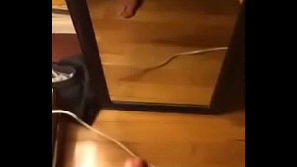 Me vuelvo a tocar y a derramar mi semen