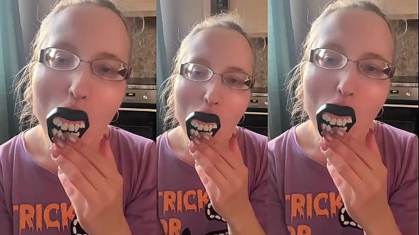 ASMR Vampire Teeth Lollipop m