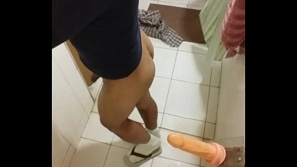 Très Excitée Dans Le Cul