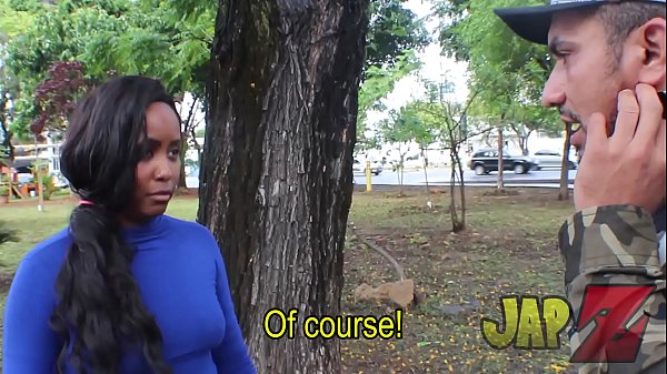 Download Video - Ele foi ajudar a preta gostosa e acabou tirando a sorte grande&period; Bela India Prime e Mr Rola Ator