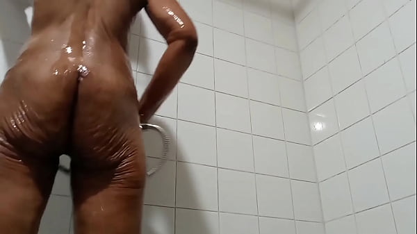 Granny Showers and give Up Some Pussy   Interra...