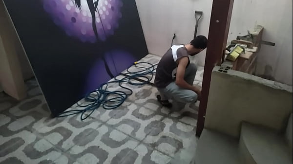 Download Video - A vivi patroa acabou dando o seu cu ao pedreiro&excl; V&iacute;deo completo no RED&period;