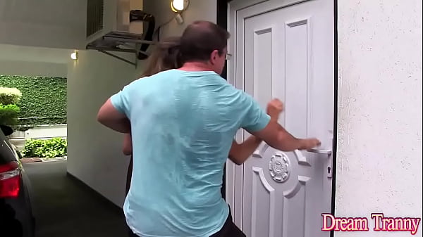 Tranny Kamila Lins Gets Her Booty Fucked and Cu...