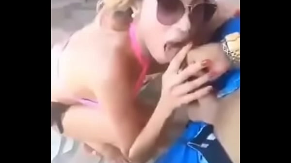 Manger Une Blonde Au Funk Ball Et Donner Du Lait Dans La Bouche