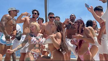 スペイン、バルセロナで10人の売春婦と海上で乱交、ダブルペネトレーション、たくさんのワイルドなセックス
